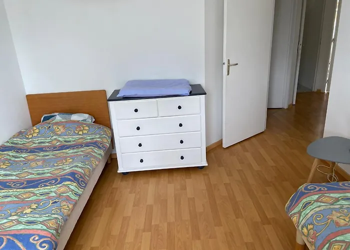 Jolie maison de location avec parking privé et terrasse couverte