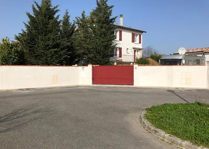 Maison d'hôtes: Villa La Libellule 5 Chambres 2 Sdb 2 Wc Grand Jardin et Parking Privé