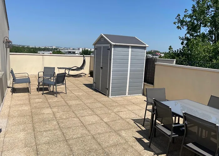 Bright Well-Appointed Nest Near Stade De France