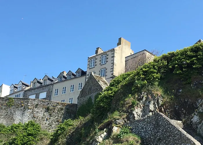 MAISONNETTE de charme avec cour privative Haute-Ville GRANVILLE