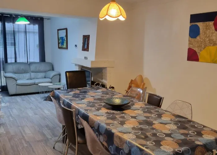 Maison du port, à 100 m de la mer jusqu'à 9 personnes