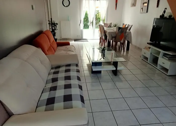 Jolie maison de vacances avec terrasse couverte pour 6 près des plages et commodités