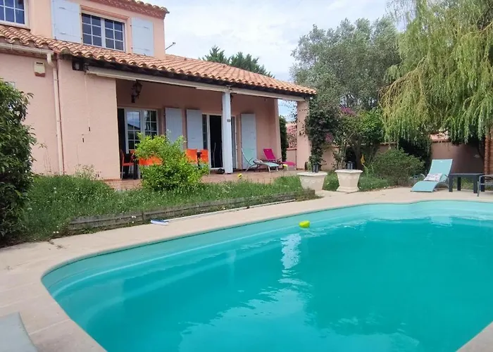 Jolie Maison Piscine 8 Mn A Pied Du Centre Et Plage