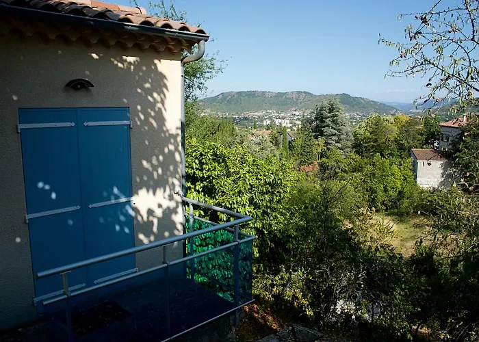 Nid douillet - LES FARGETTES - superbe vue - charmante petite maison avec jardin - 2 pièces à Privas