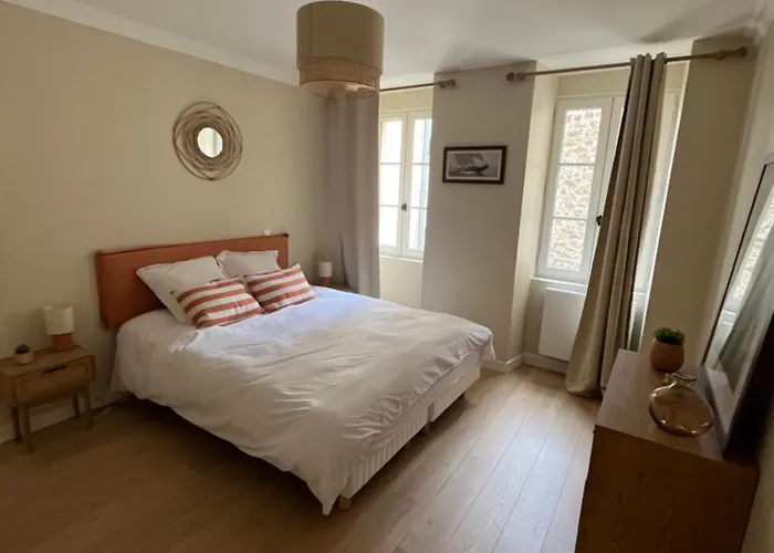 Granville / Maison entièrement rénovée à 100 m des plages