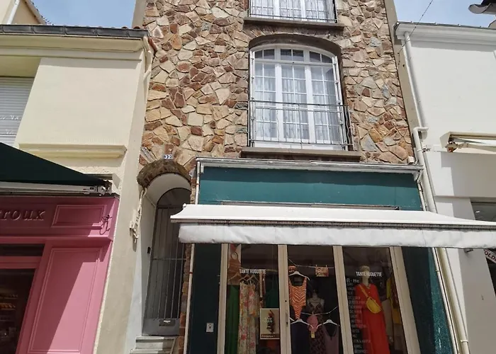 Plein Centre Maison appartement 100 m de la plage 150 m du port
