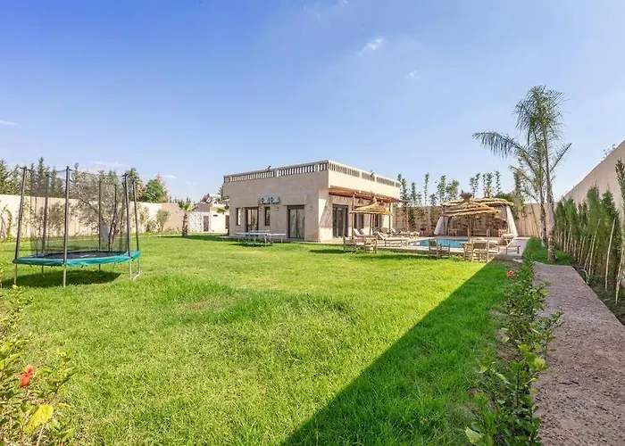 Maison de vacances: Villa Leila,Piscine , Grand Jardin, Jeux , Cuisiniere