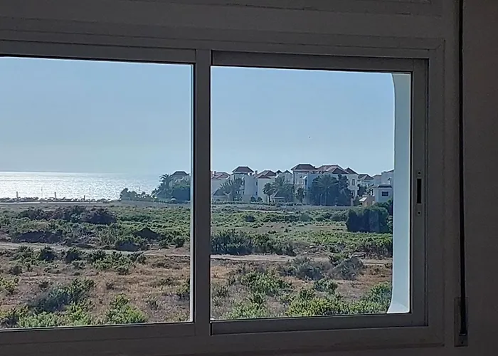 Appartement avec piscines, vue sur mer et accès à la plage à Achakar Hill, Tanger.