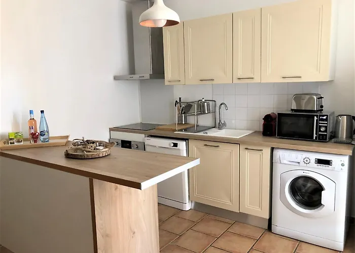 Beaux appartements climatisés - 3 pièces - espaces extérieurs - parking - proche plage