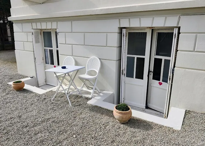 LA PLAYA - VILLA ST LAURENT - Grand Studio avec espace nuit et parking privatif - 40 mètres de la Promenade Marcel Proust