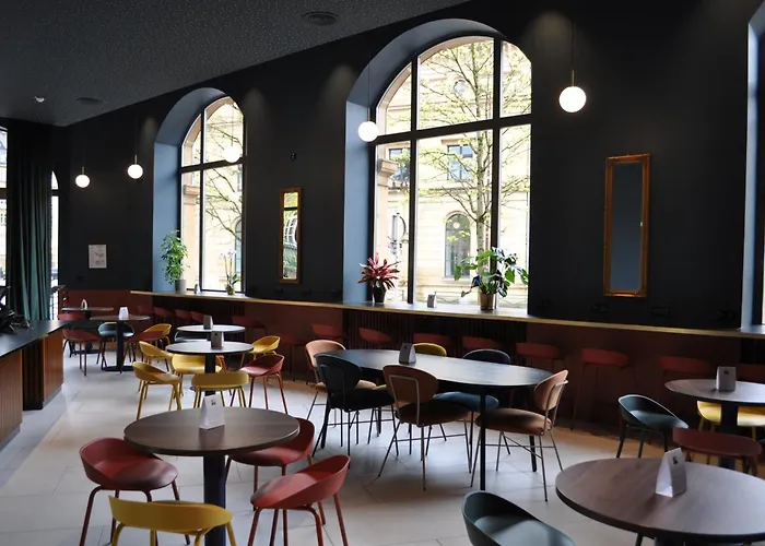 Hotel pres du College: La Brasserie Hostel