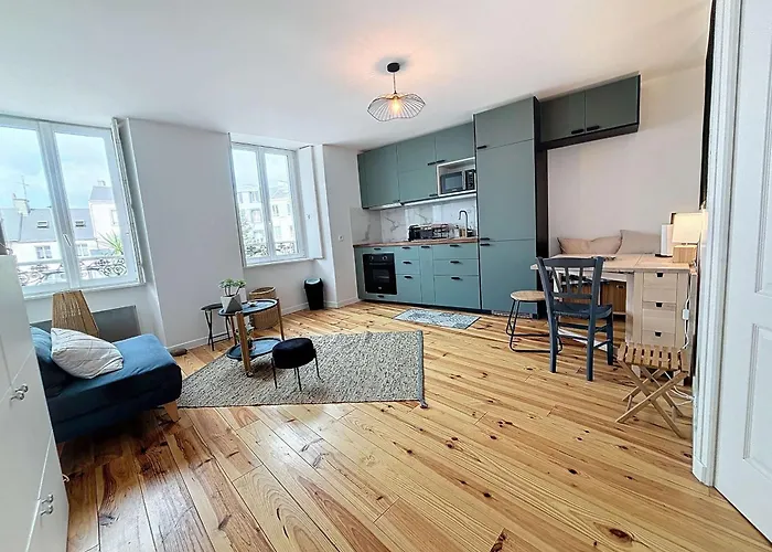 Appartement rénové, 1 chambre, 300m de la gare, près du centre de Granville - FR-1-361-479