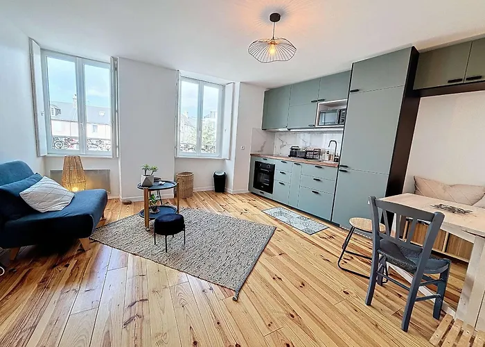 Appartement rénové, 1 chambre, 300m de la gare, près du centre de Granville - FR-1-361-479