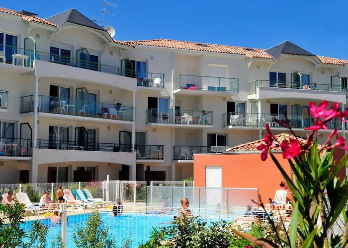 Hotel pres du College: Vacancéole - Les Jardins de l'Amirauté