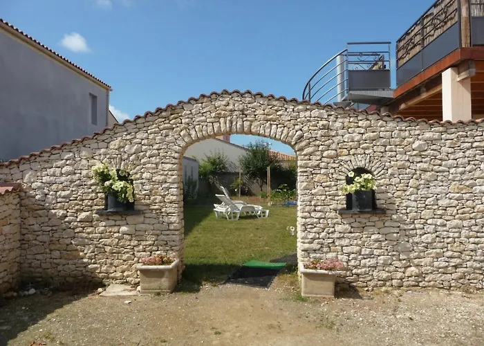 Hotel pres du College: Chambre d'hôte Fleur de Potager