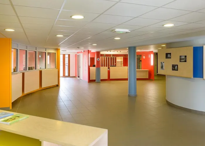Hotel pres du College: Centre International de Séjour André Wogenscky