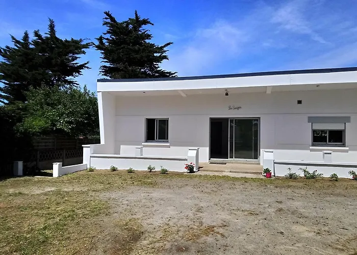 Style Balneaire Moderne A 300 Metres De La