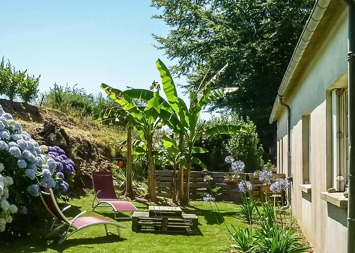 2 Bedroom Cozy Home In Locronan