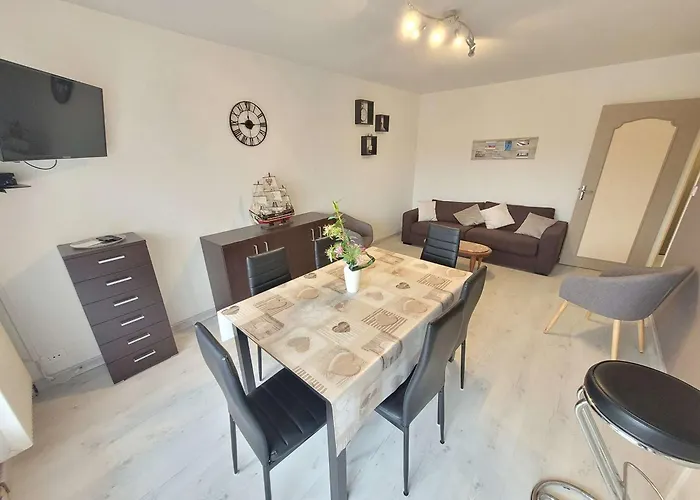 Appartement 50M² Avec Balcon, Parking Prive Et Wifi A Deux Pas De La Plage - Fr-1-674-36