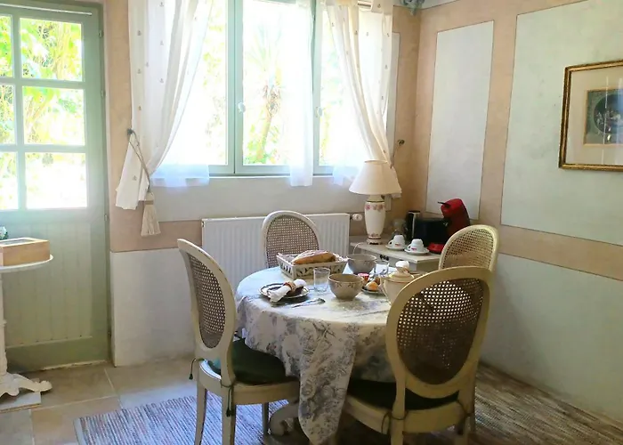 A L'Ombre Du Tilleul