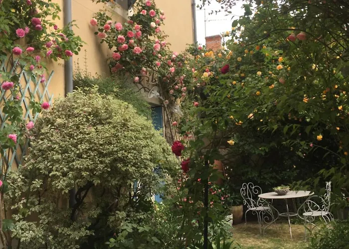 Hôtel: 2 Descartes