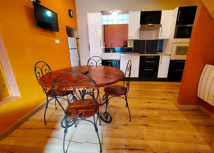 Les Arcades Le Lion D'or