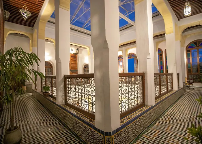Hôtel avec piscine: Ryad Mabrouka