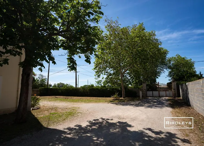Vias-Village - T2 Climatise Dans Ancien Domaine Viticole