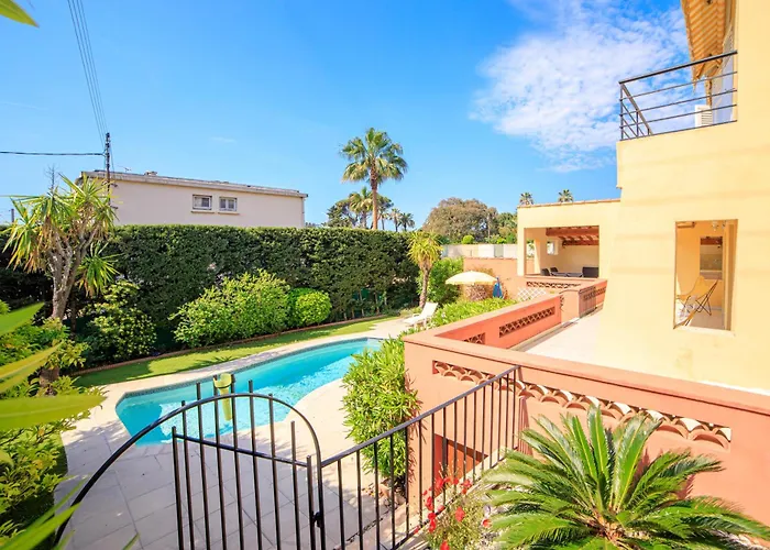 Hôtel de plage: Villa Cynthia - Piscine - Plage (à 50m) - Palais Congrès - Calme absolu