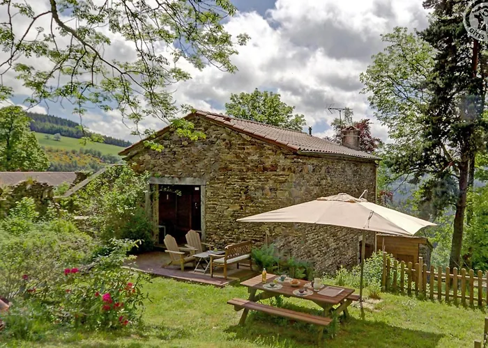 Gîte confortable avec vue imprenable près de Saint-Étienne - FR-1-496-38