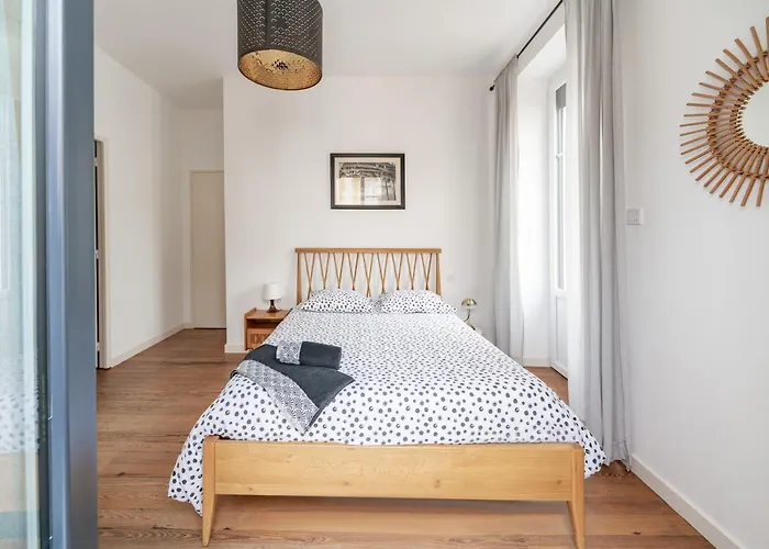 Grande Maison Vichy - Maison ou Appartements en Centre ville