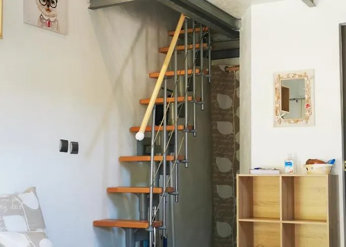 STUDIO MEZZANINE 2/3 Personnes