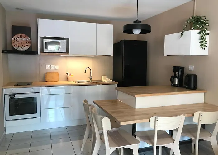 Appart 34 M2 - 300M De La Plage - 4 Pers - Piscine - Parking Prive
