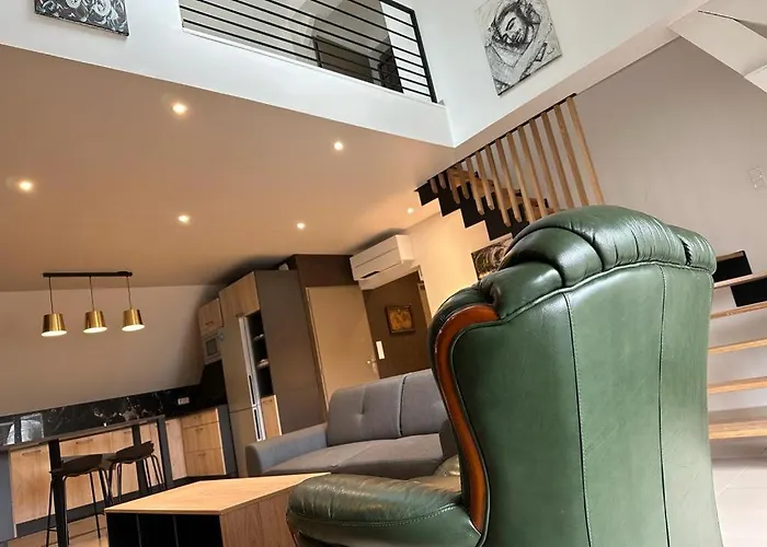 Spacious Flat Close To The Railway Station