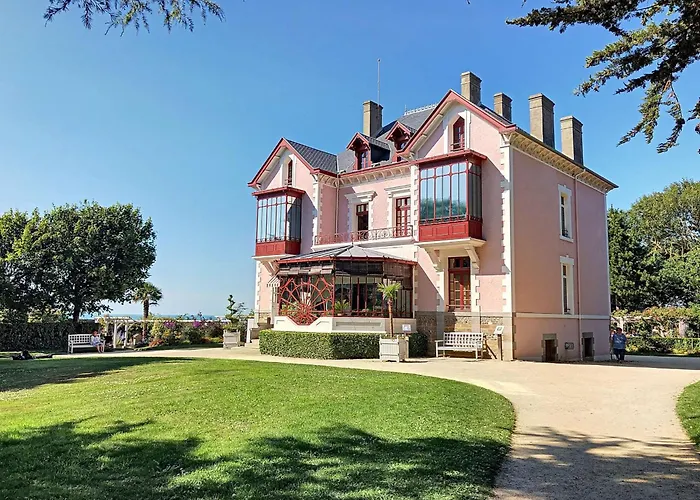 Appartement moderne avec terrasse et parking, au cœur de Granville, à deux pas de la plage ! - FR-1-361-77