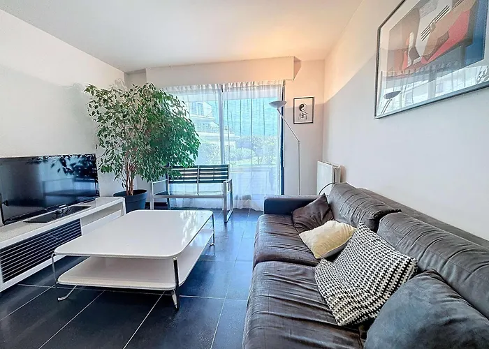 Appartement moderne avec terrasse et parking, au cœur de Granville, à deux pas de la plage ! - FR-1-361-77