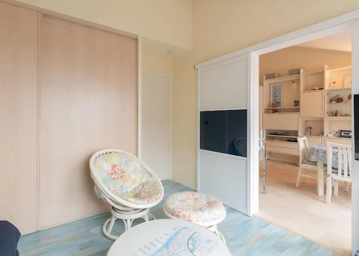 Appartement Dans Residence Avec Balcon Vue Sur Mer
