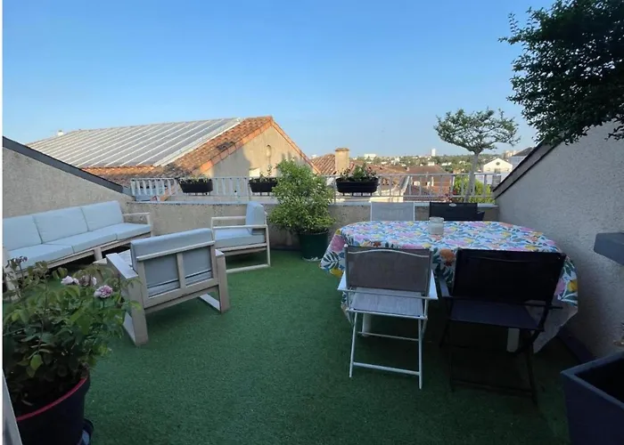 Grand Appartement Hypercentre avec Terrasse et Parking