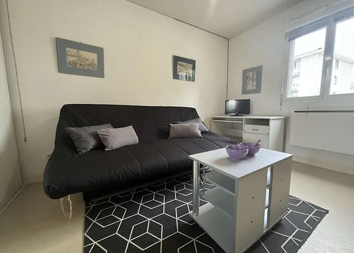 Charmant Studio Rdc A La Rochelle, Pres De La Gare Et Commerces, Parking Prive - Fr-1-246-489