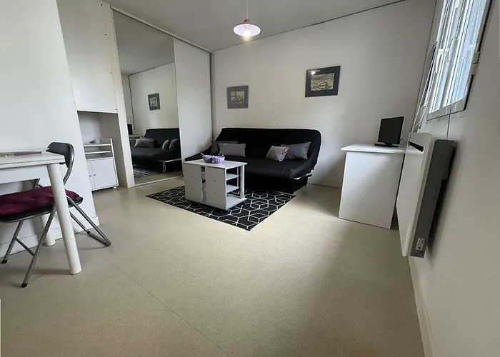 Charmant Studio Rdc A La Rochelle, Pres De La Gare Et Commerces, Parking Prive - Fr-1-246-489