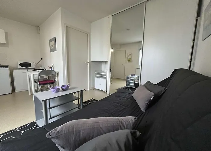 Charmant Studio Rdc A La Rochelle, Pres De La Gare Et Commerces, Parking Prive - Fr-1-246-489