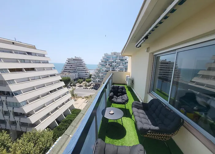 Appartement lumineux avec vue sur mer a 50 m de la plage et du centre