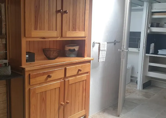 Gîte insolite vue sur le ciel étoilé , cuisine, salle d eau, 2 chambres , proche du zoo de La Palmyre