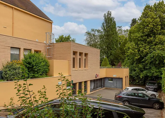 B&B HOTEL Chartres Centre Cathédrale