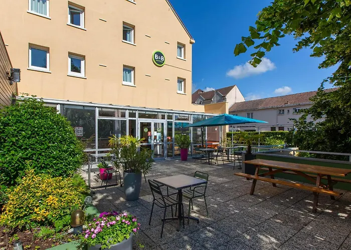 B&B HOTEL Chartres Centre Cathédrale