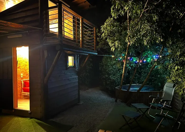 Les lucioles cabane chalet avec Jacuzzi privatif