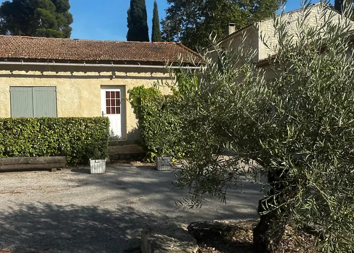 Petite maison mitoyenne, clim, rénovée, calme