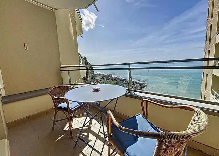 Appartement central avec balcon, parking privé - FR-1-361-66