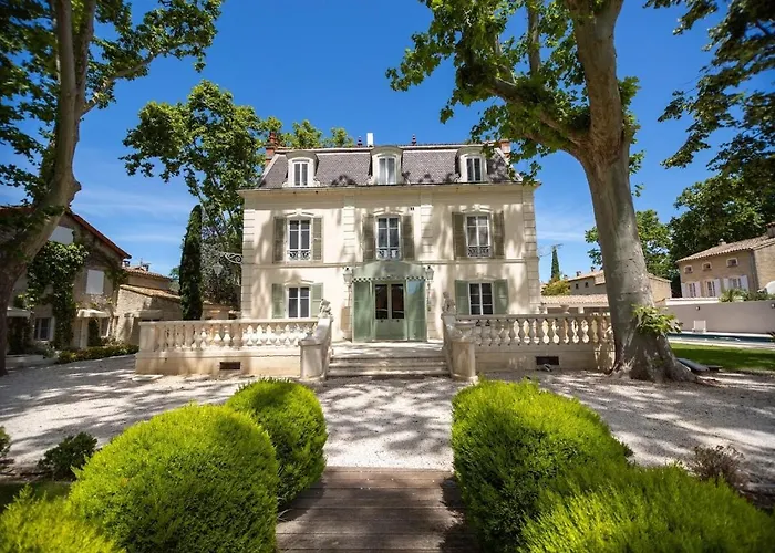 Hôtel de l'aéroport: Les Frenes En Provence-Château Zen