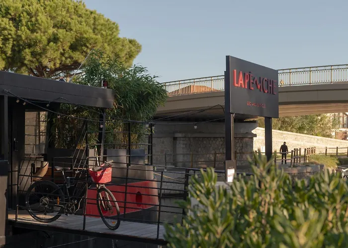 Hôtel central: LA PENICHE - Bed And Bicycle - Aigues Mortes